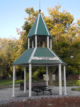 Shelter and bench at the northern border of Old Town Clovis